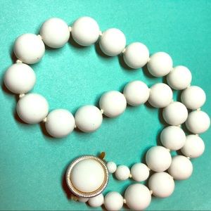 ❣️4/$15 Vintage Heavy Milk Glass Beaded Necklace